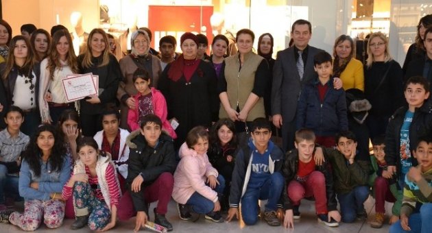 Tut Elimi Edirne Derneği, Çocukların Elini Bırakmıyor