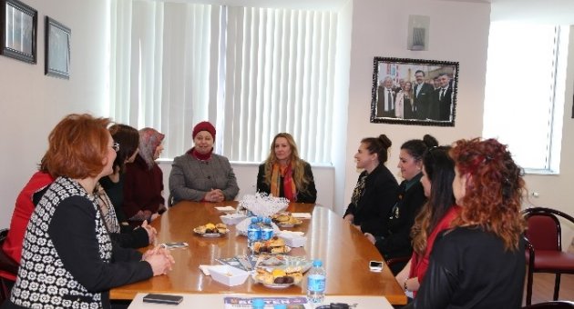 Tut Elimi Edirne Derneği, Edirne Kadın Girişimciler Kurulu’nu Ziyaret Etti