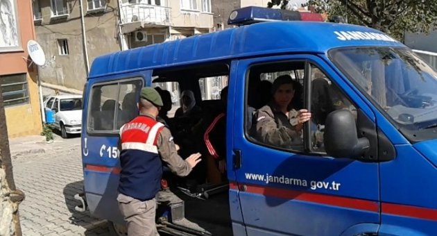 Tuzağa Düşen 43 Suriyeliye Jandarma Sahip Çıktı