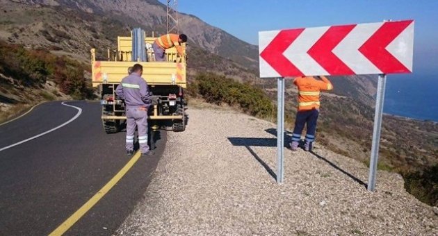 Uçmakdere Yolunda Korkuluk, Levha Ve Çizgi Çalışmaları Tamamlandı