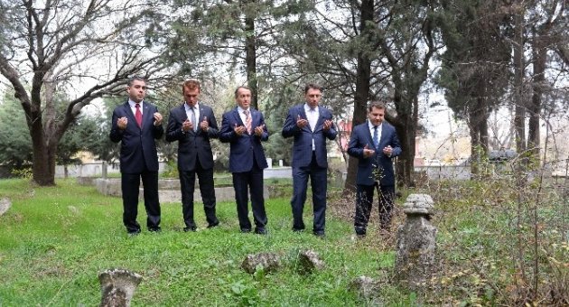 Üçpınar Mezarlığı Modernize Ediliyor