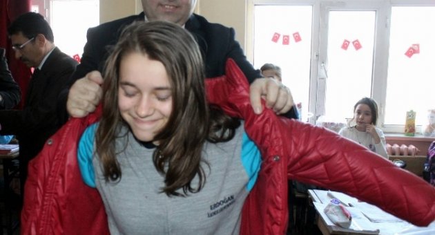 Uedaş Miniklerin Kışını Yaza Çevirdi