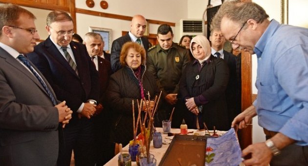 Uğur Böcekleri’nden Ebru Sergisi