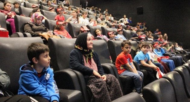 Ülker, Edirne’de 23 Nisan Çocuk Bayramı’nı Erken Kutladı