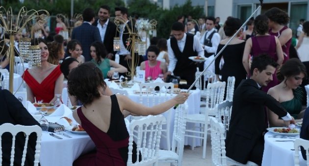 Uludağ Üniversitesi’nde Mezuniyet Heyecanı