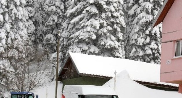 Uludağ’a Nisan Karı Yağdı, Araçlar Yollarda Kaldı