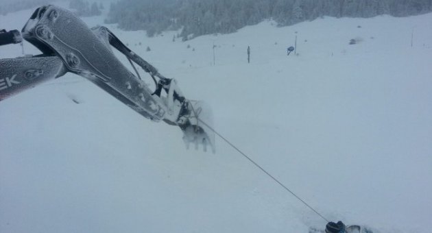 Uludağ’da Dereye Uçan Aracın İmdadına Buski Kepçesi Yetişti