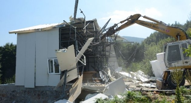 Uludağ’da Kaçak Yapılar Yıkıldı