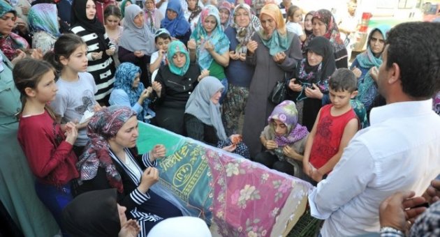 Üniversiteli Aslı, Duvağa Sarılı Tabutu İle Evine Geldi