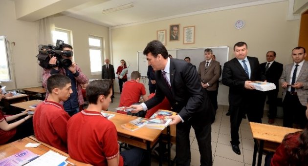 Üniversiteye Hazırlanan Öğrencilere Osmangazi Desteği