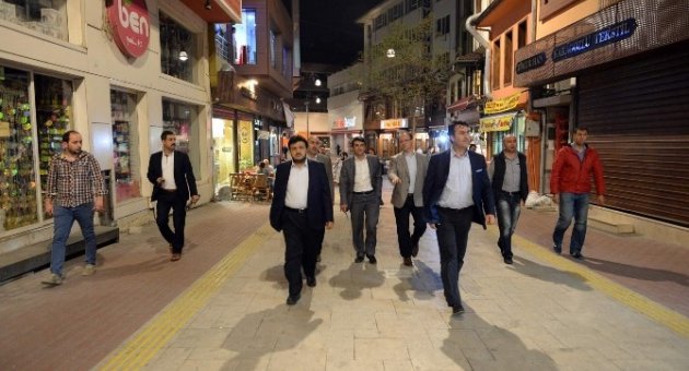 Ünlü Cadde Işıl Işıl