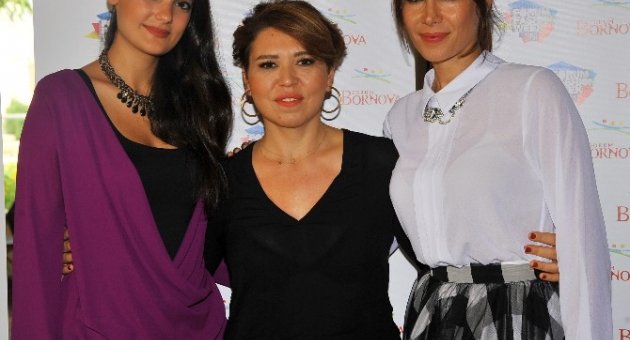 Ünlü Mankenler Terörü Lanetledi