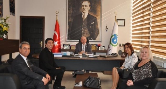 Ünlü Sanatçı Emre Kınay Tekirdağ Büyükşehir Belediye Başkanı Kadir Albayrak’ı Ziyaret Etti