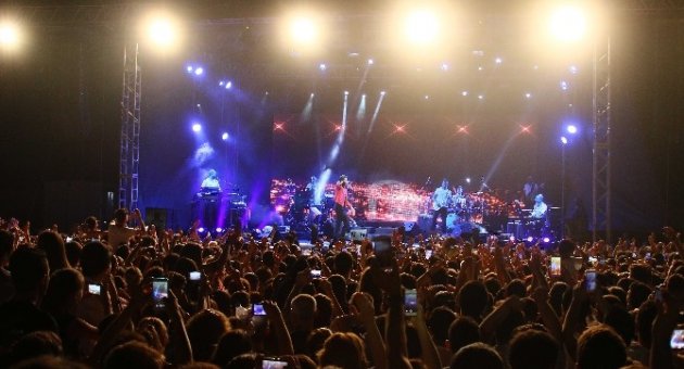 Ünlü Şarkıcı Boz’dan Hayranlarına Yeni Sinema Filmi Müjdesi