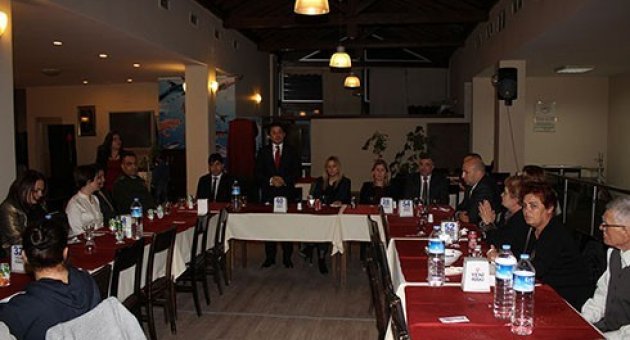Urla Kaymakamlığı Şehit Ailelerine Yemek Verdi