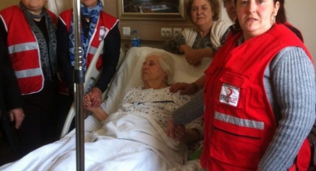 Urla Kızılay Şubesi Üyeleri Yaşlıları Unutmadı