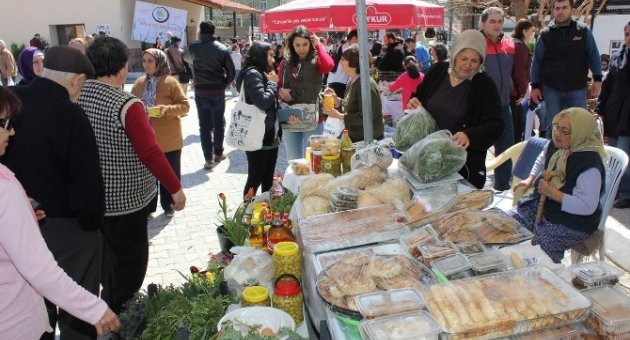 Urla Mart Dokuzu Ot Festivali Coşkuyla Kutlandı