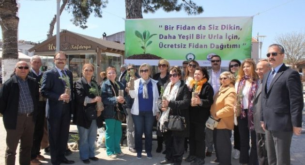 Urla’da İki Bin Adet Fidan Dağıtıldı