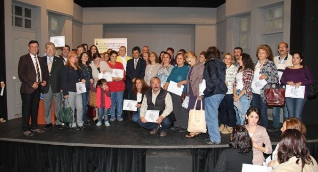 Urla’da Meslek Edindirme Kursiyerleri Sertifikalarını Aldı
