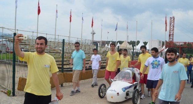 Uü’lü Öğrencilere Alternatif Enerjiyle Çalışan En İyi Otomobil Tasarım Ödülü