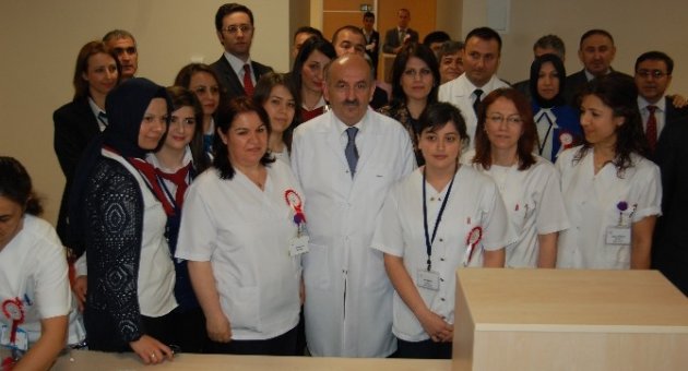 Uzay Üssünü Andıran Hastaneyi Müezzinoğlu Açtı
