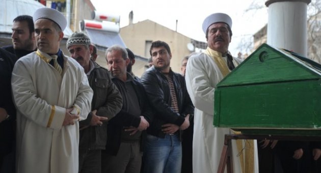 Vahşice Öldürülen Genci Binlerce Kişi Uğurladı