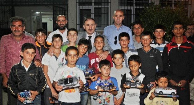 Vali Mevsimlik İşçilerle İftar Açtı