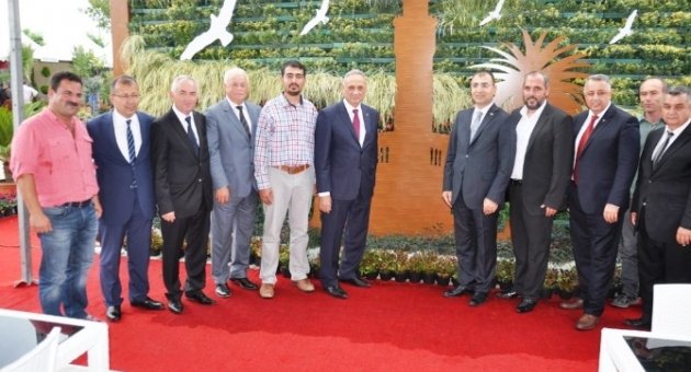 Vali Toprak’tan Süs Bitkileri Ve Fidancılık Sergisine Ziyaret