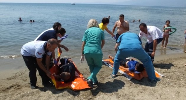 Vatandaşlar Sahildeki Tatbikatı Gerçek Sandı