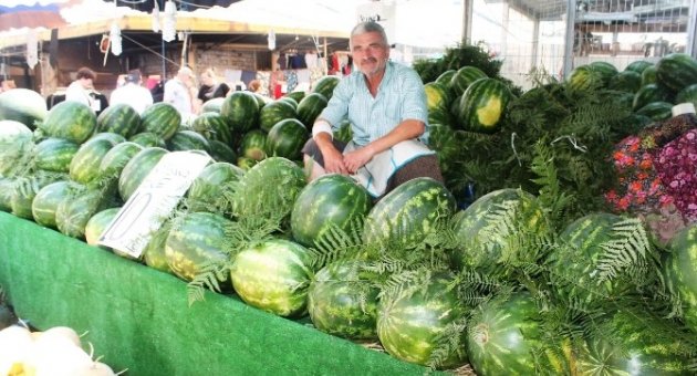 Vatandaşların Serinleme Tercihi Karpuz Ve Kavun