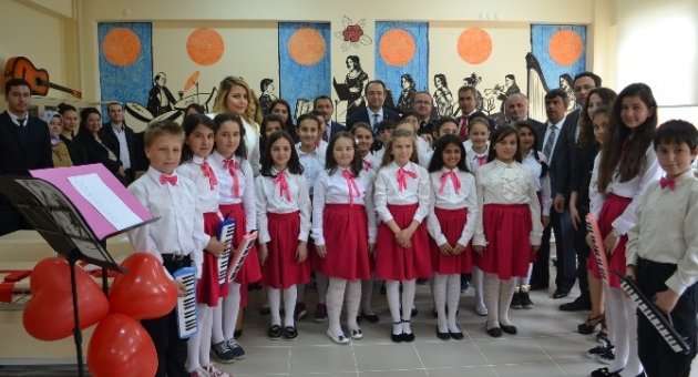 Veliköy Ortaokulu Müzik Sınıfı Törenle Açıldı