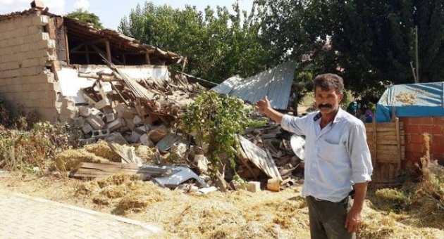 Virajı Alamayan Kamyon Eve Girdi