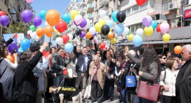 Viyana’dan İzmir’e Parkinson Balonu Uçurdular