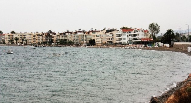 Yağmur Sahilleri Boşalttı