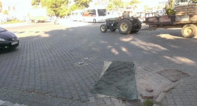 Yağmur Suyu Kanallarında Çıkan Koku Rahatsız Ediyor