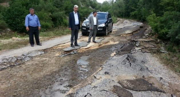 Yağmur Yolları Yerinden Söktü
