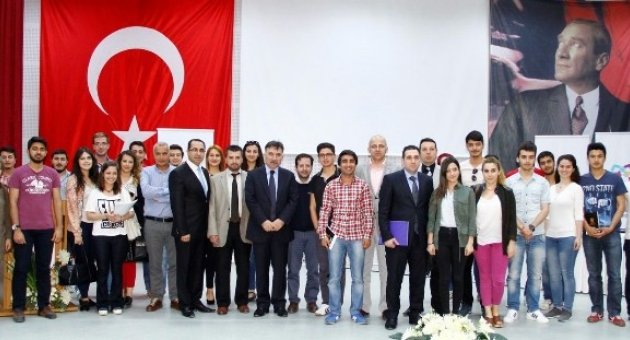 "yakın Tarih Bilinci" Panelinde Darbeler Tartışıldı
