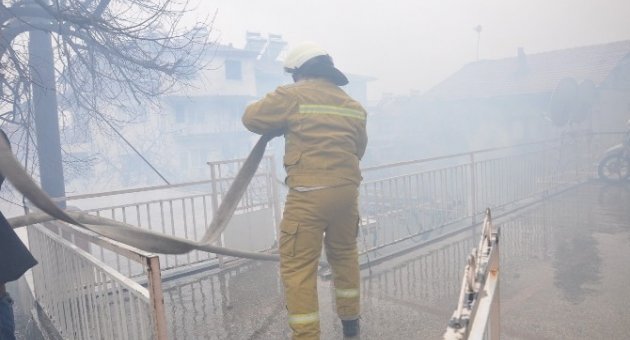 Yanan Ev Kullanılmaz Hale Geldi