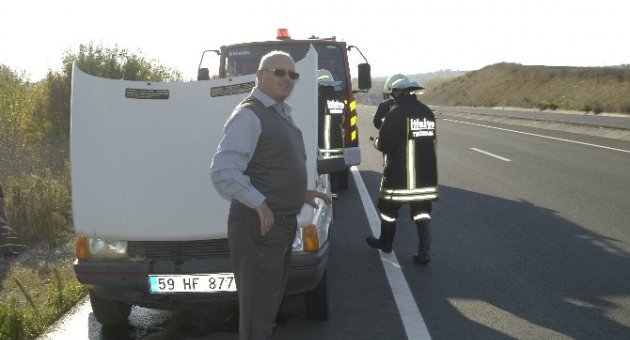 Yanan Lpg’li Aracı Tır Şoförü Söndürdü