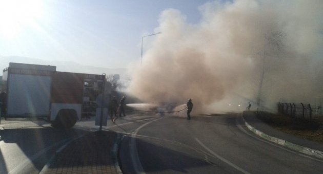 Yanan Otomobili Söndüren İtfaiyeci Alev Topunun İçinde Kaldı