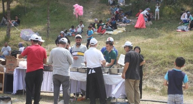 Yardıma Muhtaç Aileler Piknikte Bir Araya Geldi
