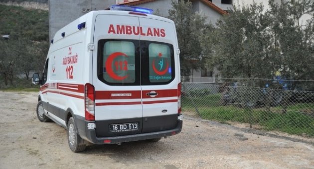 Yaşlı Adam Barakanın Çatısından Düştü