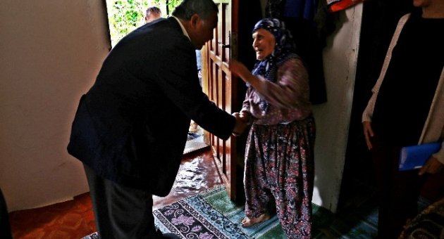 Yaşlılara Başkan Uysal’dan Ziyaret