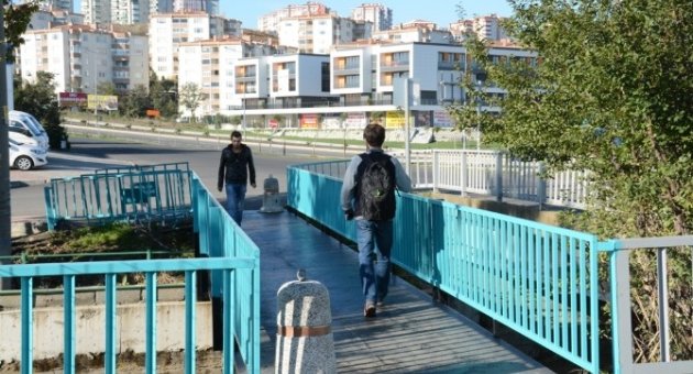 Yayaları Tehlikeye Sokan Yola Süleymanpaşa Belediyesi Çözüm Buldu