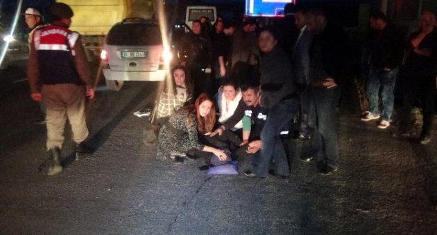 Yayaya Emniyet Şeridinde Otomobil Çarptı