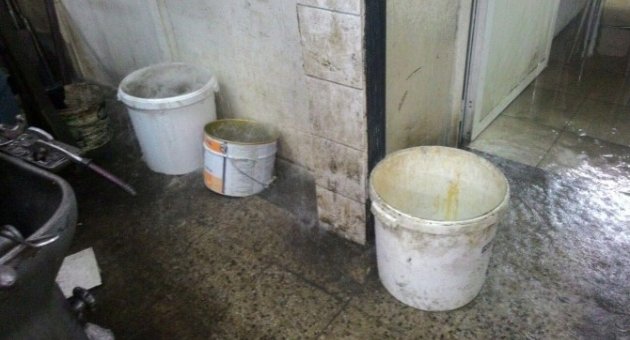 Yaz Günü İzmir’i Sel Aldı, Dolu Yağdı