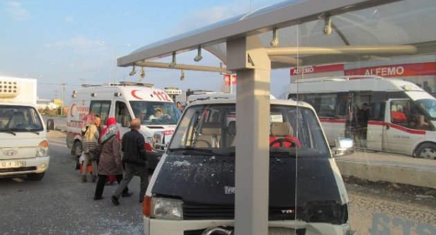 Yeni Ehliyet Alan Kadın Sürücü Durağa Girdi