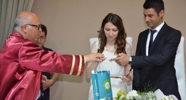 Yeni Nikah Salonunda İlk Nikahı Kıyıldı