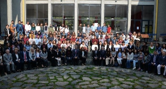 Yeni Öğrenciler Mimarlık Rozetini Taktı