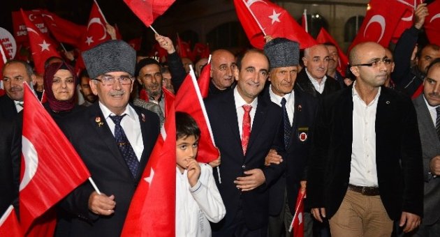 Yeni Yıldırım Şehit Yakınları Ve Gazilerin Yanında